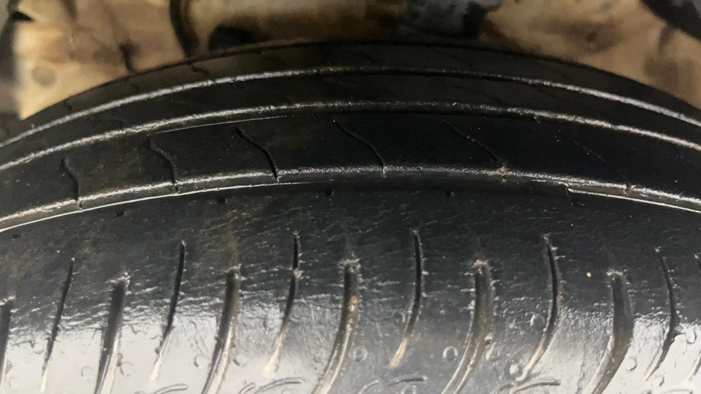 2022 Mahindra XUV300 W6 1.2 PETROL, Petrol, Manual, 20,824 km, Left Front Tyre Tread