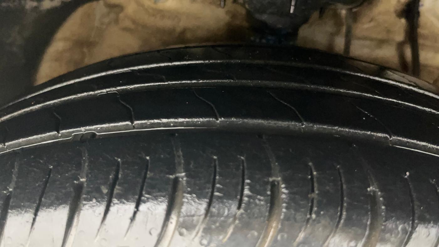 2022 Mahindra XUV300 W6 1.2 PETROL, Petrol, Manual, 20,824 km, Right Front Tyre Tread