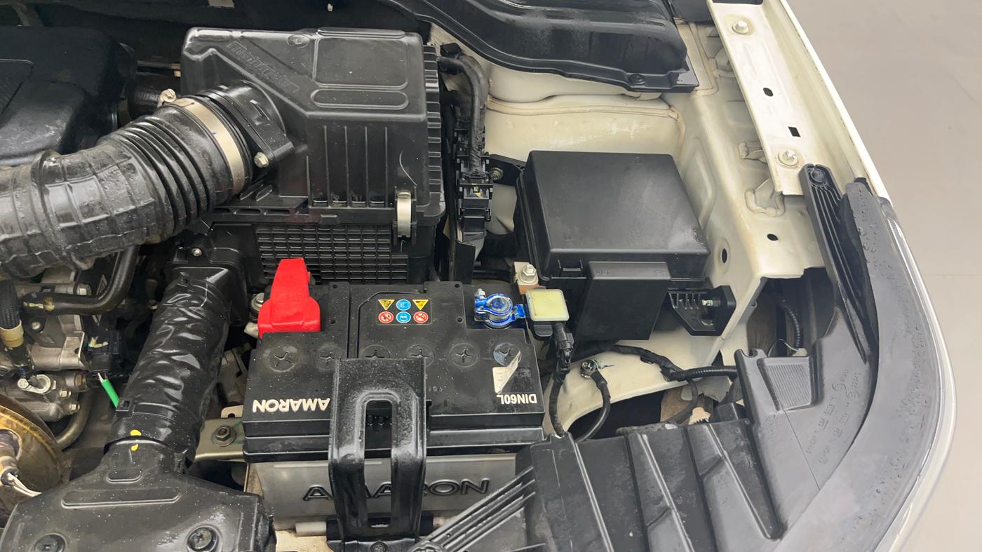 2022 Mahindra XUV300 W6 1.2 PETROL, Petrol, Manual, 20,824 km, Engine View - Left