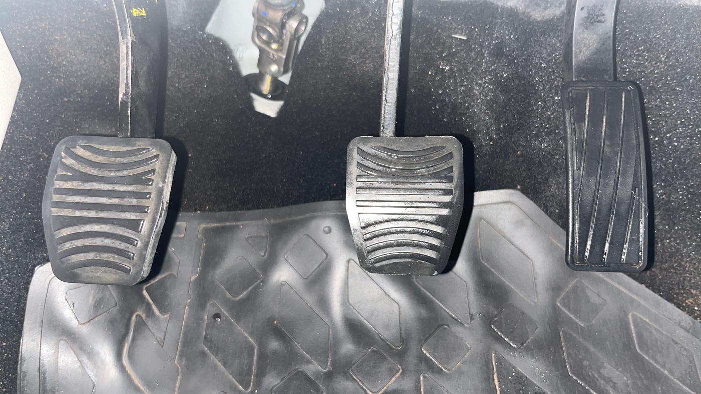 2022 Mahindra XUV300 W6 1.2 PETROL, Petrol, Manual, 20,824 km, Pedals