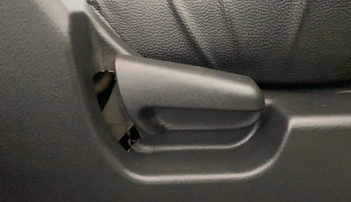 2016 Maruti Wagon R 1.0 VXI, Petrol, Manual, 46,657 km, Driver Side Adjustment Panel