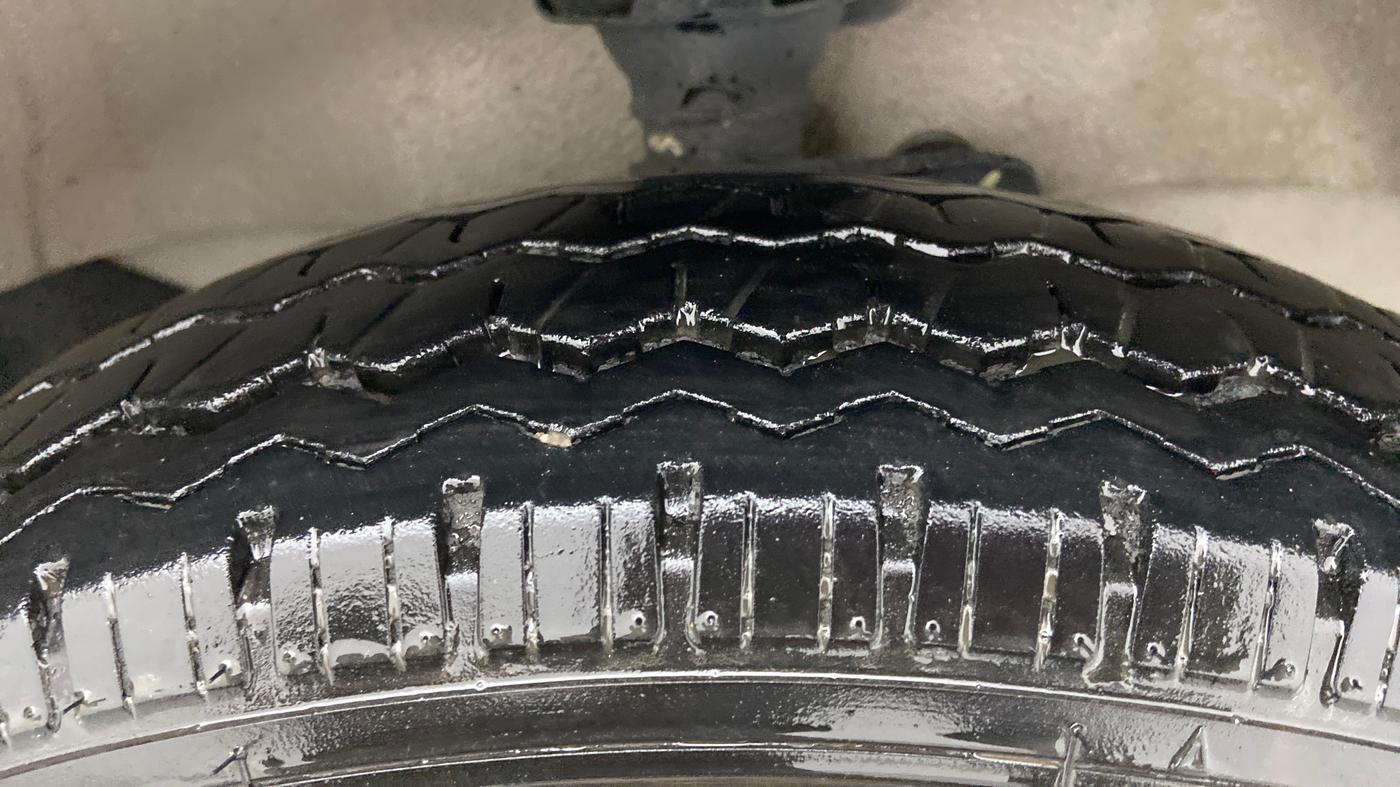 2020 Maruti Eeco 7 STR, Petrol, Manual, 8,524 km, Right Front Tyre Tread