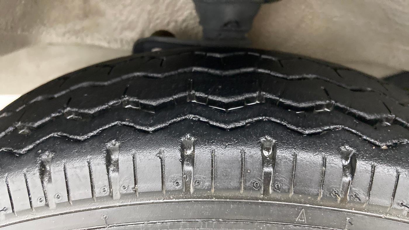 2020 Maruti Eeco 7 STR, Petrol, Manual, 8,524 km, Left Front Tyre Tread