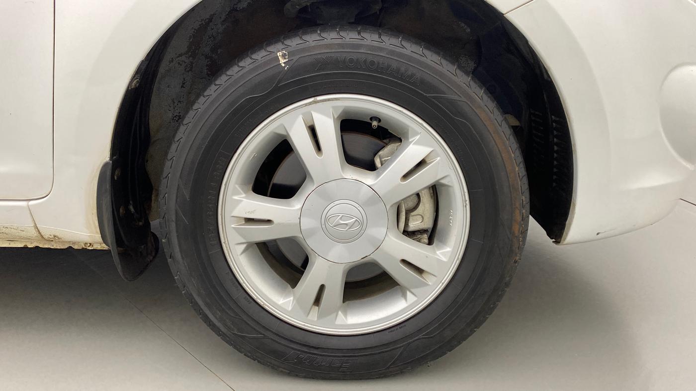 2011 Hyundai i20 ASTA 1.4 AT VTVT, Petrol, Automatic, 1,00,159 km, Right Front Wheel