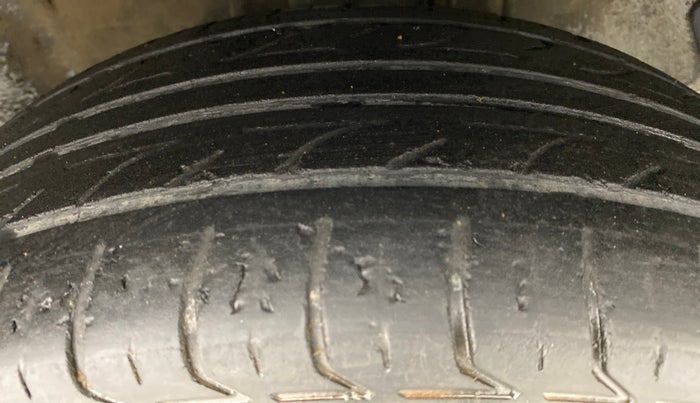 2011 Hyundai i20 ASTA 1.4 AT VTVT, Petrol, Automatic, 1,00,159 km, Right Front Tyre Tread