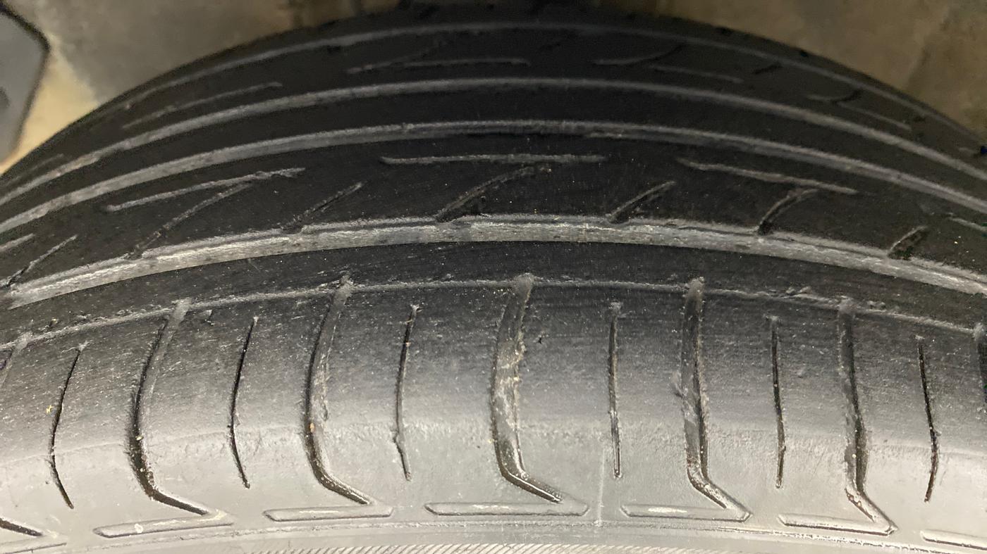 2011 Hyundai i20 ASTA 1.4 AT VTVT, Petrol, Automatic, 1,00,159 km, Left Front Tyre Tread