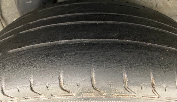 2011 Hyundai i20 ASTA 1.4 AT VTVT, Petrol, Automatic, 1,00,159 km, Left Rear Tyre Tread