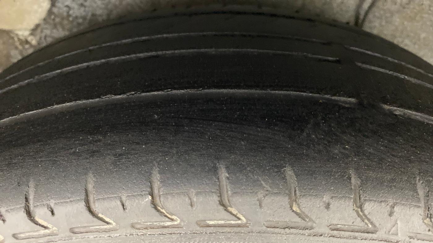 2011 Hyundai i20 ASTA 1.4 AT VTVT, Petrol, Automatic, 1,00,159 km, Right Rear Tyre Tread