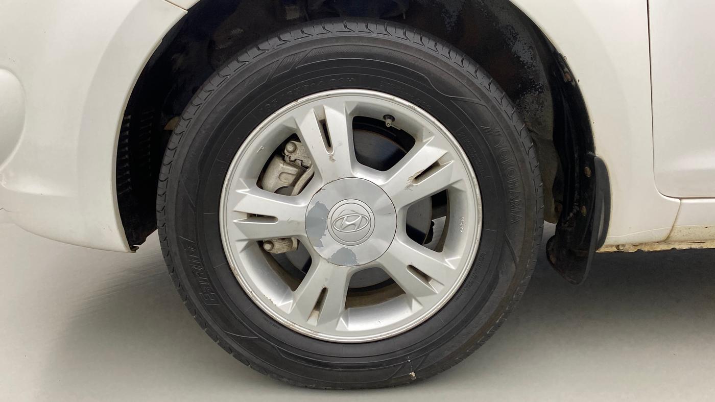 2011 Hyundai i20 ASTA 1.4 AT VTVT, Petrol, Automatic, 1,00,159 km, Left Front Wheel