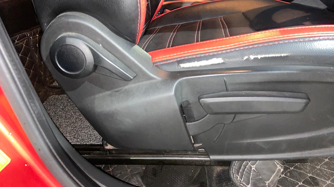 2022 Tata PUNCH CREATIVE  1.2 RTN DUAL TONE, Petrol, Manual, 85,586 km, Driver Side Adjustment Panel