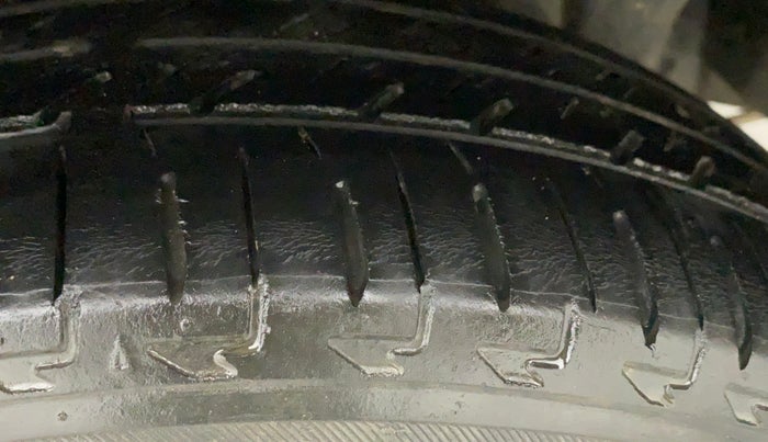 2015 Maruti Ertiga VDI, Diesel, Manual, 79,869 km, Left Rear Tyre Tread