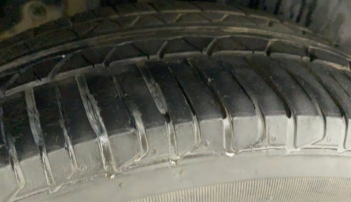 2015 Maruti Ertiga VDI, Diesel, Manual, 79,869 km, Right Rear Tyre Tread