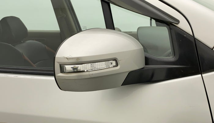 2015 Maruti Ertiga VDI, Diesel, Manual, 79,869 km, Right rear-view mirror - Minor scratches