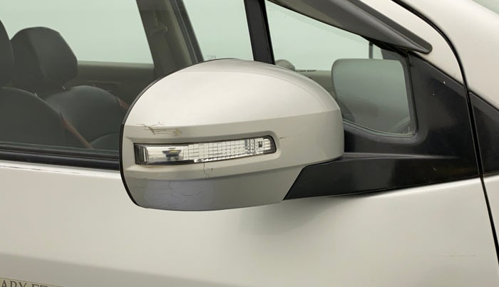 2015 Maruti Ertiga VDI, Diesel, Manual, 79,869 km, Right rear-view mirror - Cover has minor damage