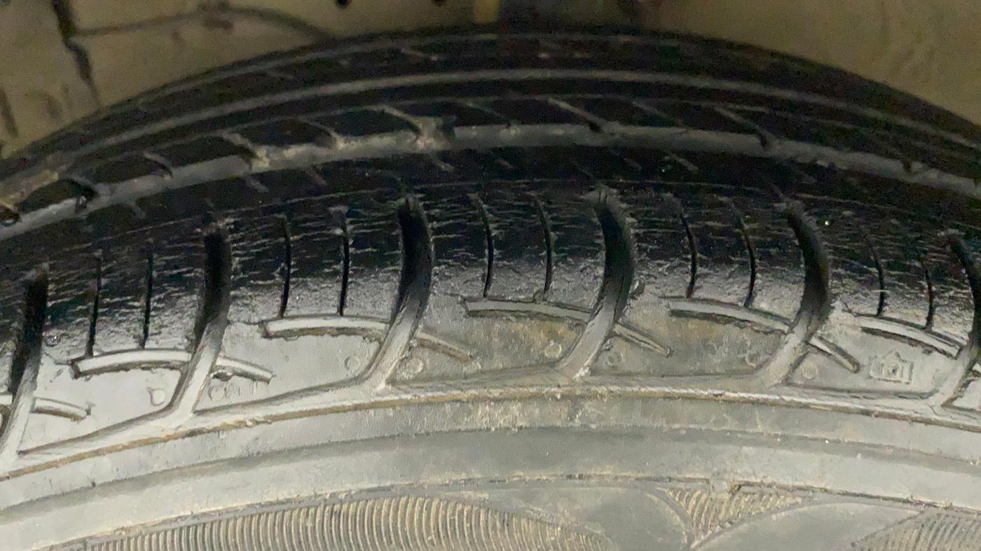 2015 Maruti Ertiga VDI, Diesel, Manual, 79,869 km, Left Front Tyre Tread