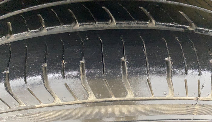 2021 Maruti Swift VXI, Petrol, Manual, 54,815 km, Left Front Tyre Tread