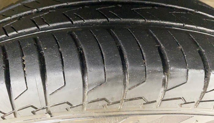 2021 Maruti Swift VXI, Petrol, Manual, 54,815 km, Right Front Tyre Tread