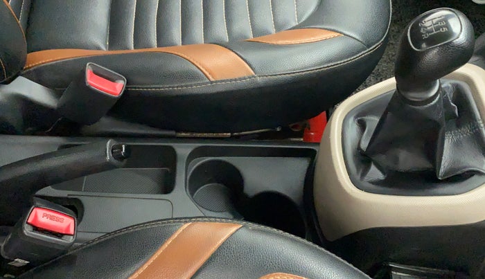 2018 Hyundai Xcent E+, CNG, Manual, 57,279 km, Gear Lever