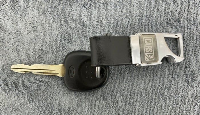 2018 Hyundai Xcent E+, CNG, Manual, 57,279 km, Key Close Up
