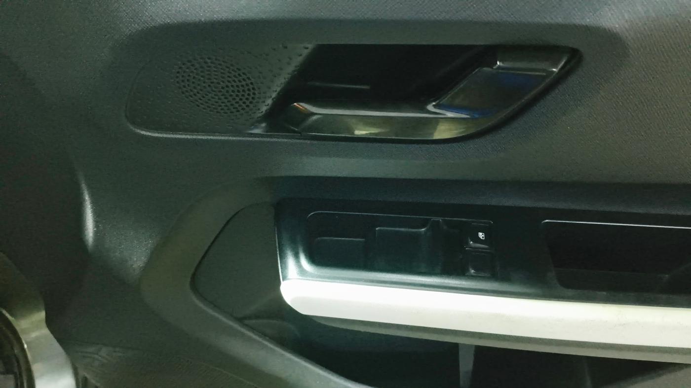 2022 Tata PUNCH PURE MT, Petrol, Manual, 78,306 km, Driver Side Door Panels Control