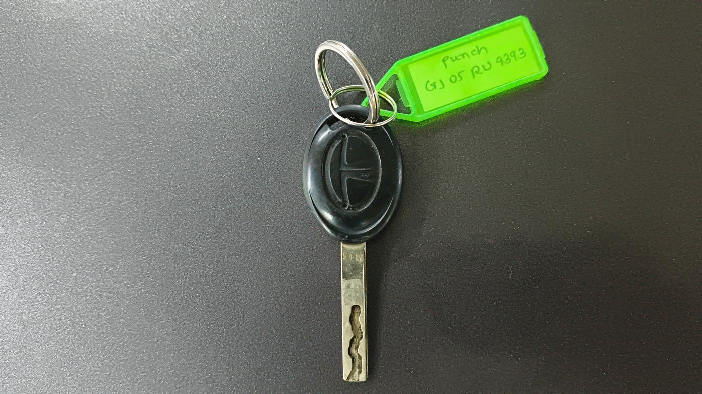2022 Tata PUNCH PURE MT, Petrol, Manual, 78,306 km, Key Close Up