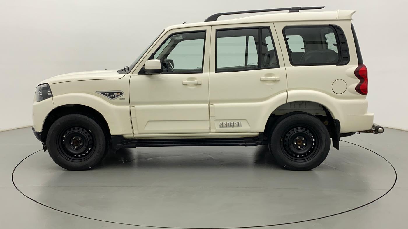2018 Mahindra Scorpio S7 120 BHP 2WD, Diesel, Manual, 32,382 km, Left Side