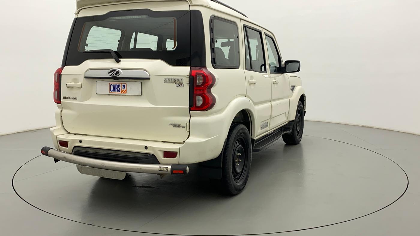 2018 Mahindra Scorpio S7 120 BHP 2WD, Diesel, Manual, 32,382 km, Right Back Diagonal