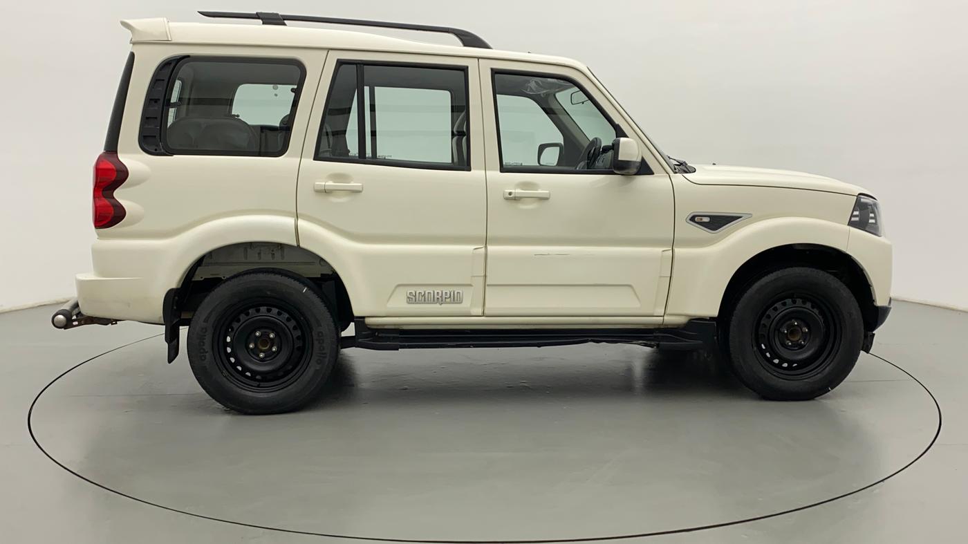 2018 Mahindra Scorpio S7 120 BHP 2WD, Diesel, Manual, 32,382 km, Right Side View