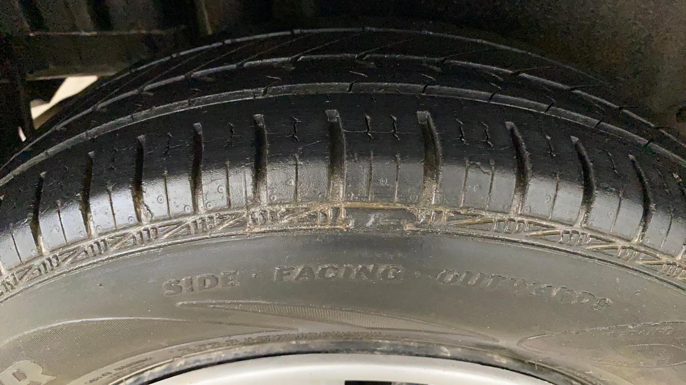 2014 Maruti Swift VXI, Petrol, Manual, 28,148 km, Right Rear Tyre Tread