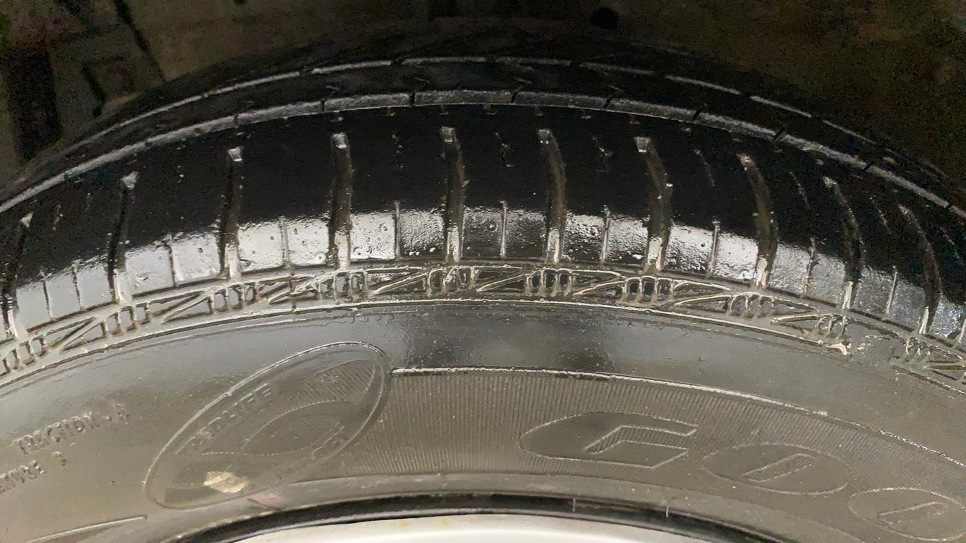 2014 Maruti Swift VXI, Petrol, Manual, 28,148 km, Left Front Tyre Tread