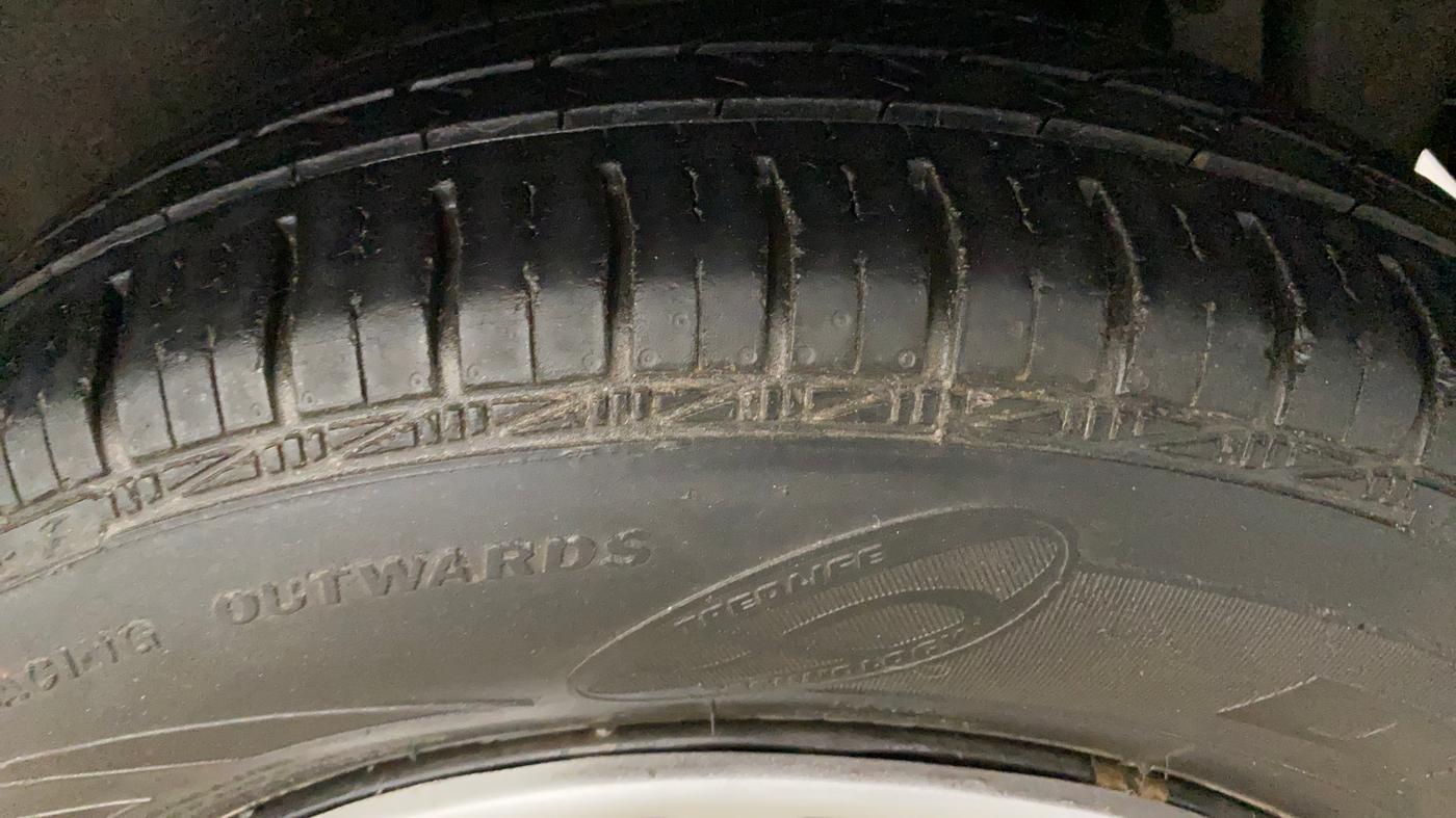 2014 Maruti Swift VXI, Petrol, Manual, 28,148 km, Left Rear Tyre Tread