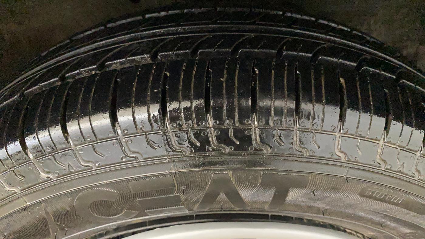 2014 Maruti Swift VXI, Petrol, Manual, 28,148 km, Right Front Tyre Tread