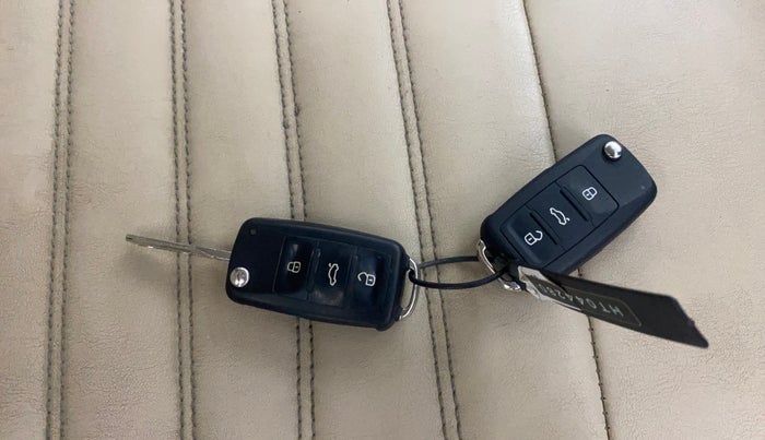 2016 Volkswagen Ameo HIGHLINE1.2L, Petrol, Manual, 55,435 km, Key Close Up