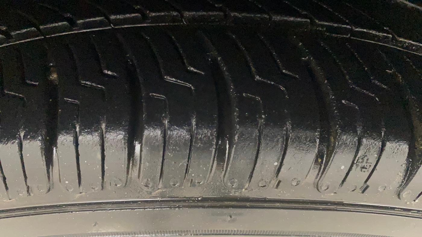 2016 Volkswagen Ameo HIGHLINE1.2L, Petrol, Manual, 55,248 km, Left Front Tyre Tread
