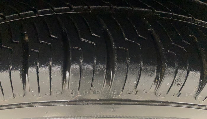 2016 Volkswagen Ameo HIGHLINE1.2L, Petrol, Manual, 55,435 km, Left Front Tyre Tread