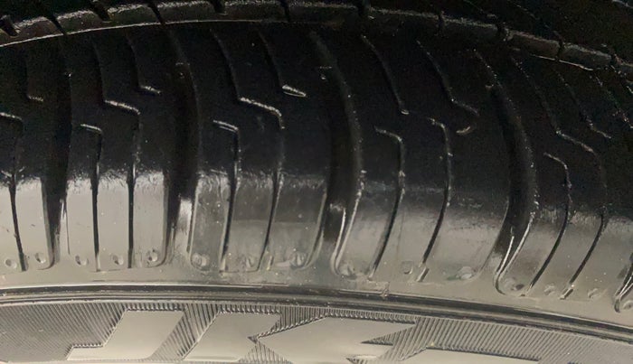 2016 Volkswagen Ameo HIGHLINE1.2L, Petrol, Manual, 55,435 km, Right Front Tyre Tread