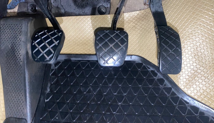 2016 Volkswagen Ameo HIGHLINE1.2L, Petrol, Manual, 55,435 km, Pedals