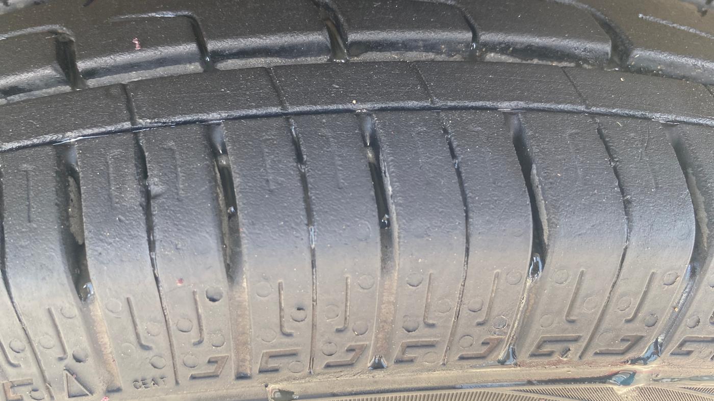 2017 Maruti Wagon R 1.0 VXI AMT, Petrol, Automatic, 66,893 km, Right Front Tyre Tread