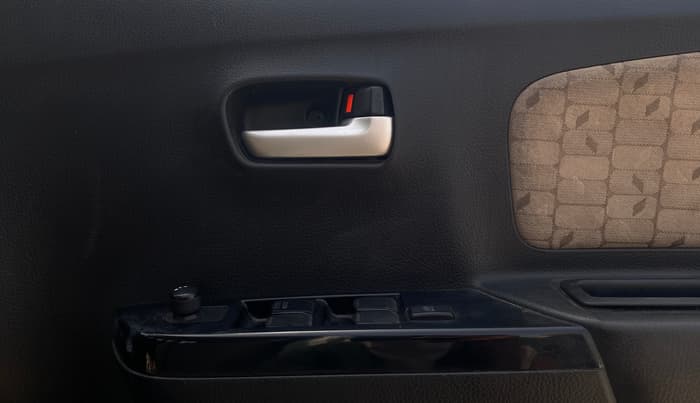 2017 Maruti Wagon R 1.0 VXI AMT, Petrol, Automatic, 66,893 km, Driver Side Door Panels Control