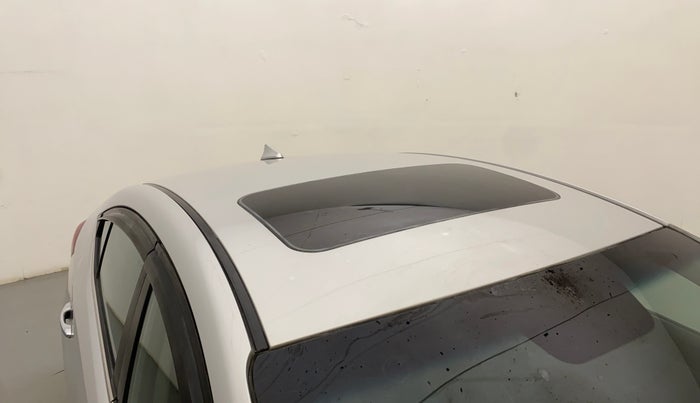 2017 Hyundai New Elantra 2.0 SX(O) AT PETROL, Petrol, Automatic, 76,064 km, Roof
