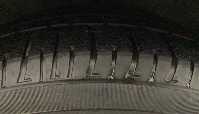 2017 Hyundai New Elantra 2.0 SX(O) AT PETROL, Petrol, Automatic, 76,064 km, Left Rear Tyre Tread