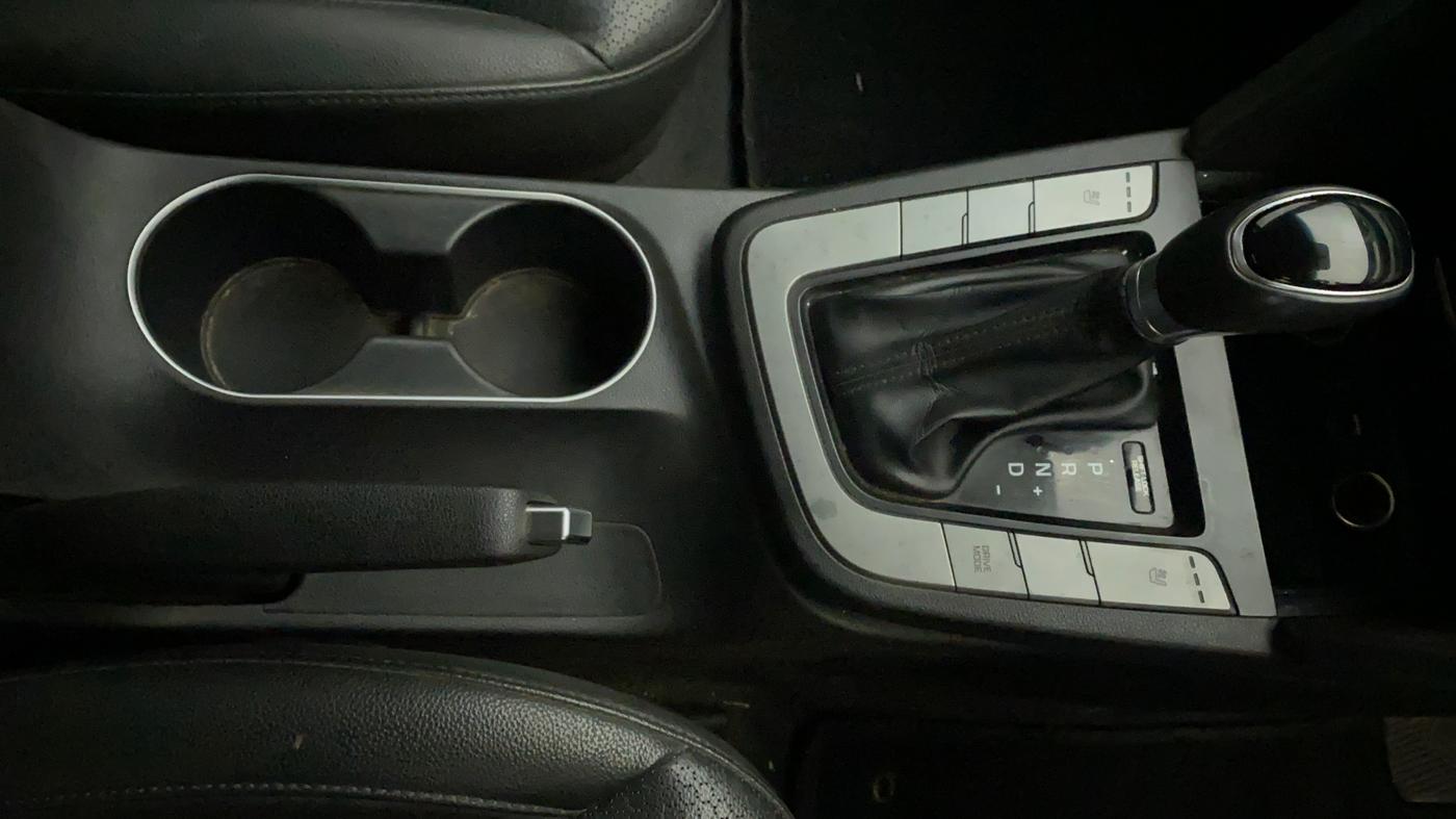 2017 Hyundai New Elantra 2.0 SX(O) AT PETROL, Petrol, Automatic, 76,064 km, Gear Lever
