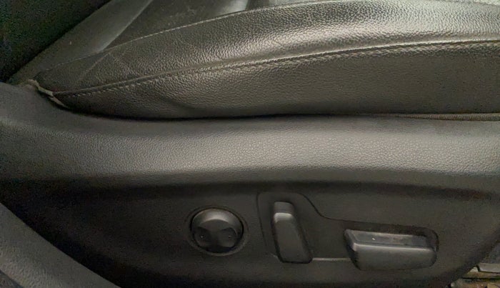 2017 Hyundai New Elantra 2.0 SX(O) AT PETROL, Petrol, Automatic, 76,064 km, Driver Side Adjustment Panel