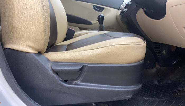 2016 Hyundai Eon MAGNA +, Petrol, Manual, 73,009 km, Driver Side Adjustment Panel
