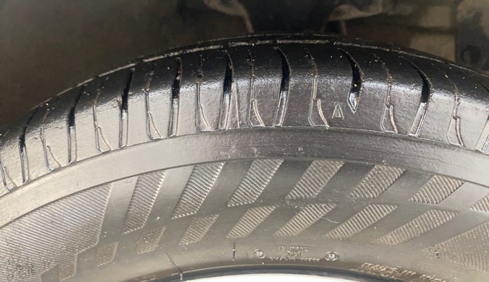 2016 Hyundai Eon MAGNA +, Petrol, Manual, 73,009 km, Right Front Tyre Tread