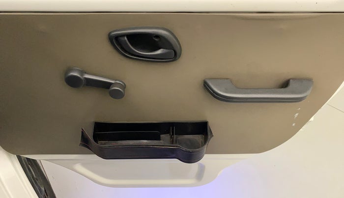 2012 Maruti Eeco 7 STR, CNG, Manual, 73,026 km, Driver Side Door Panels Control