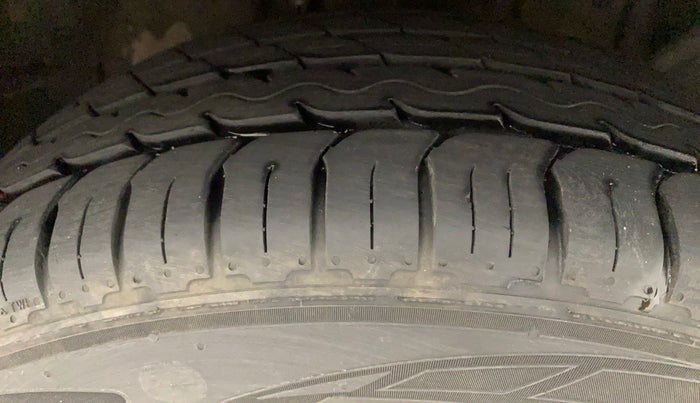 2017 Ford Ecosport TITANIUM+ 1.5L DIESEL, Diesel, Manual, 78,967 km, Right Front Tyre Tread