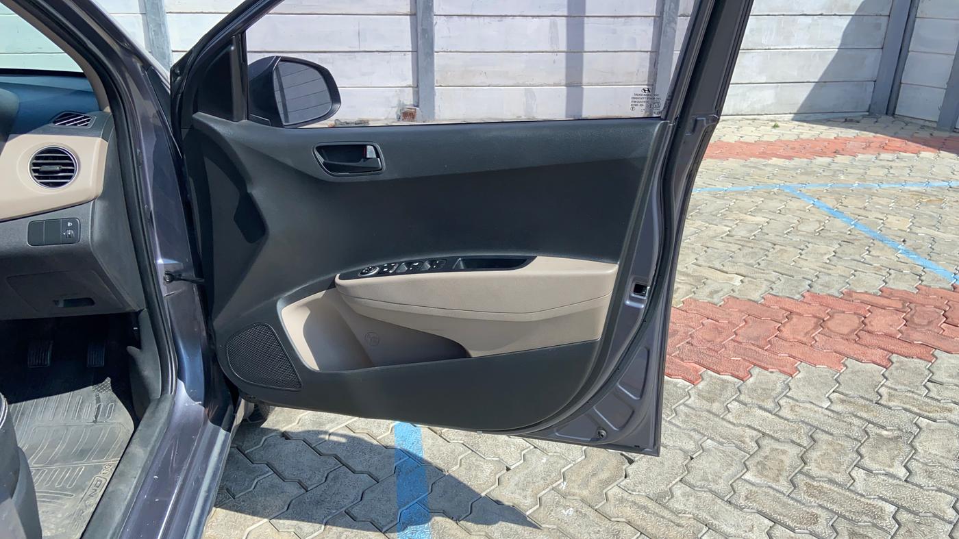 2019 Hyundai Grand i10 MAGNA 1.2 KAPPA VTVT, Petrol, Manual, 76,299 km, Driver Side Door Panels Control