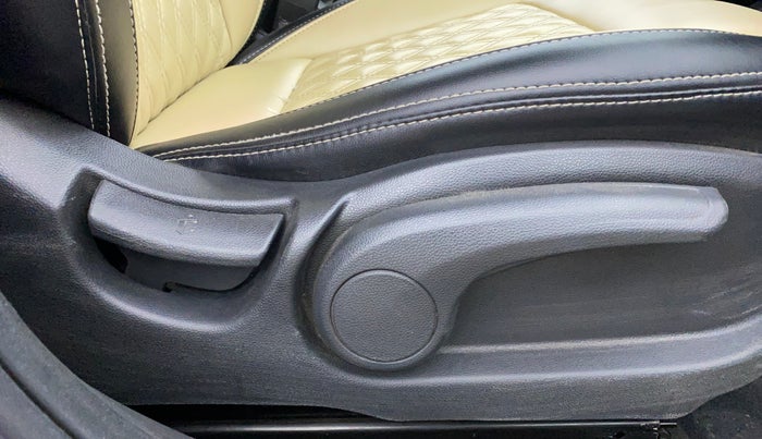 2018 Hyundai Elite i20 ASTA 1.2, Petrol, Manual, 81,541 km, Driver Side Adjustment Panel