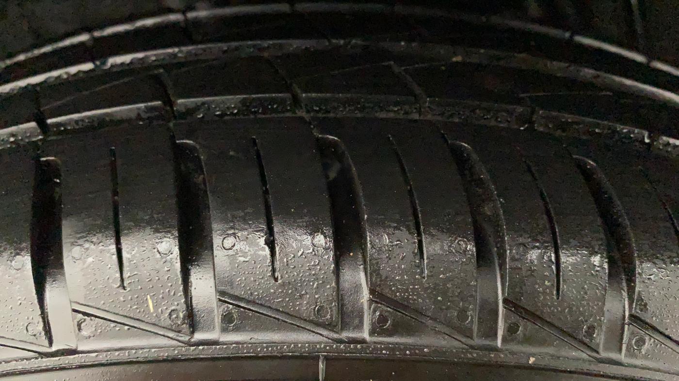 2022 Renault Kwid RXT 1.0, Petrol, Manual, 5,566 km, Right Rear Tyre Tread
